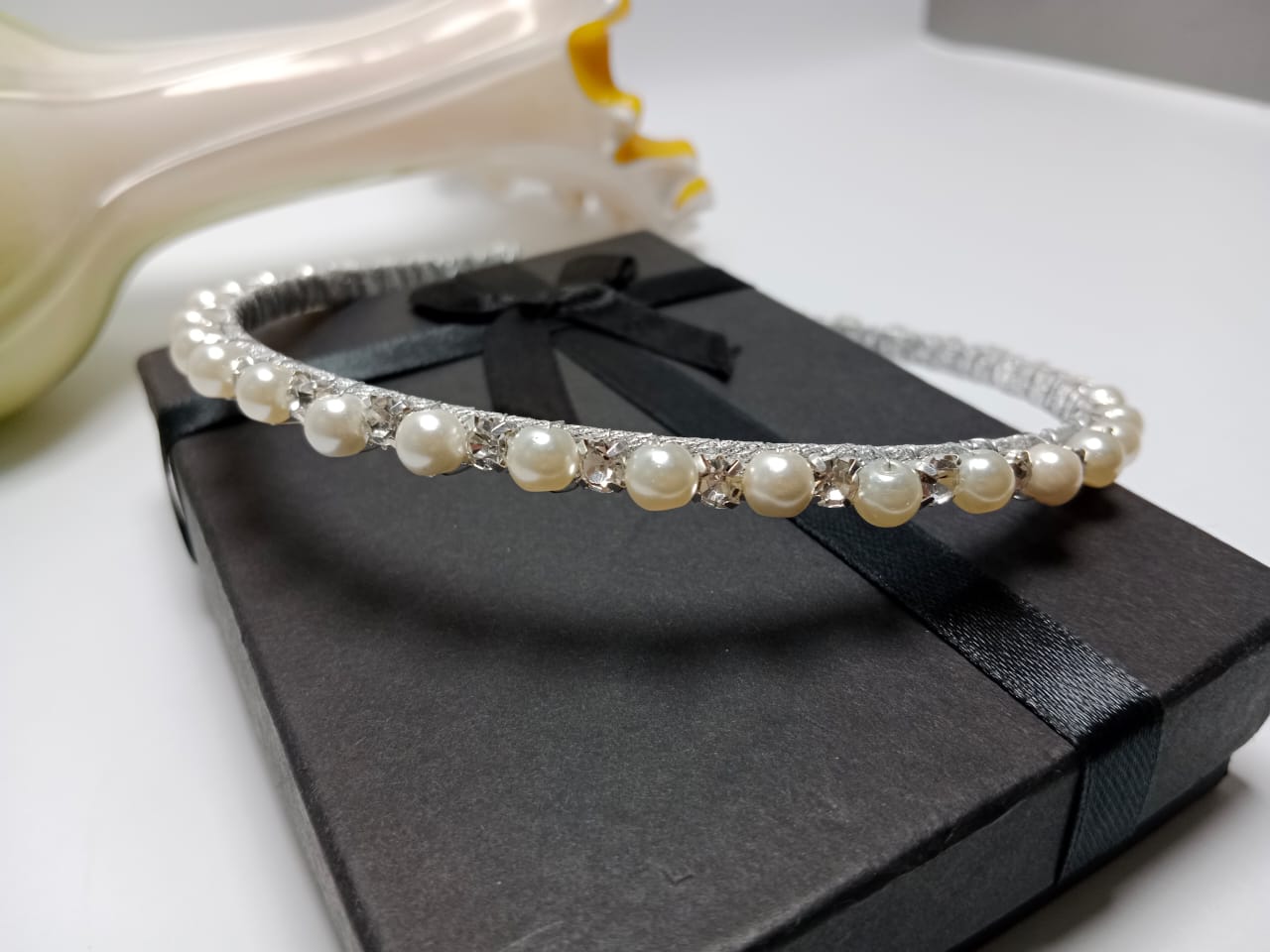 Plan Pearl Hair Band - Image 3