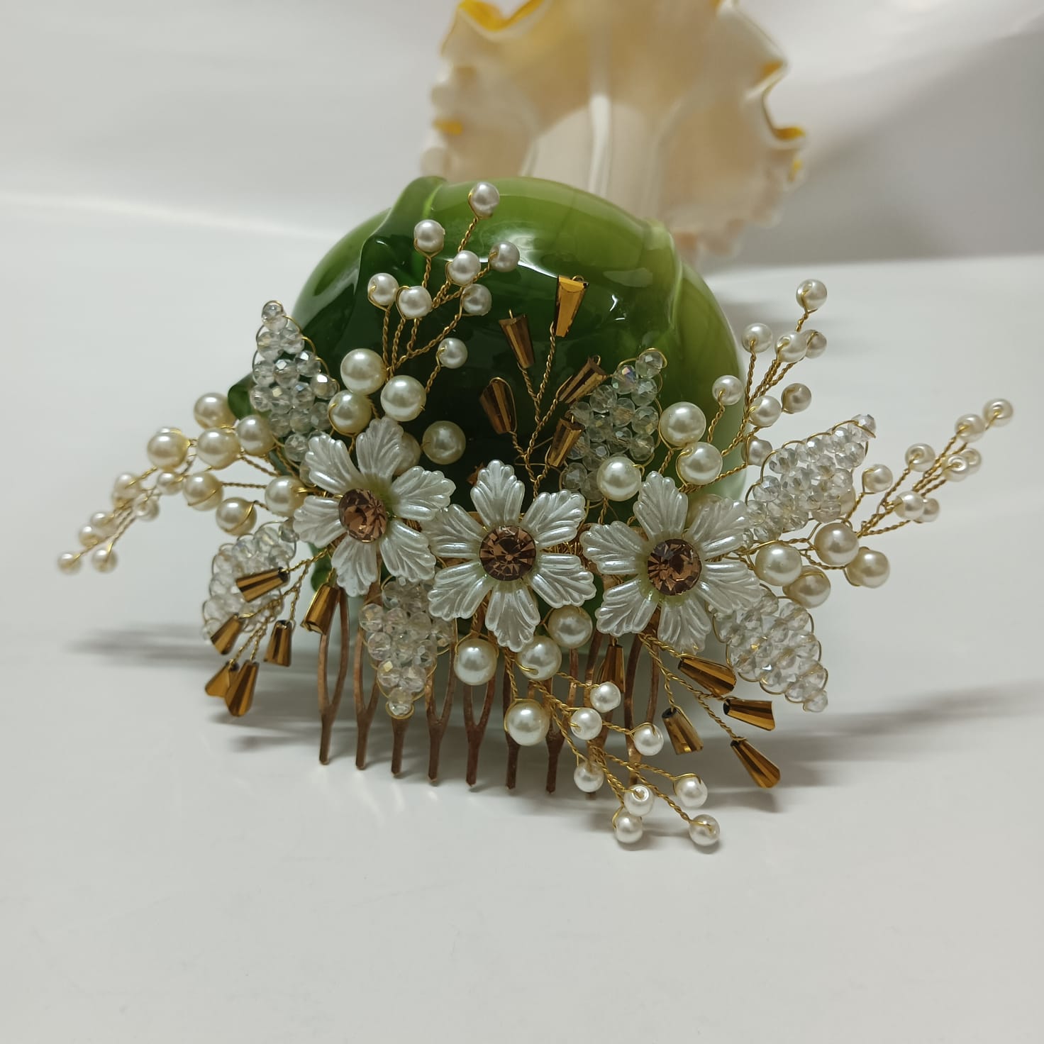 White & Gold Hair Comb - Image 2