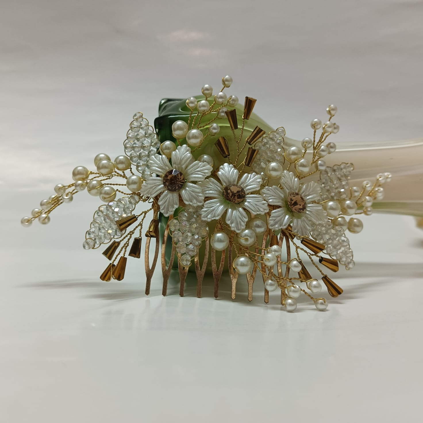 White & Gold Hair Comb - Image 3