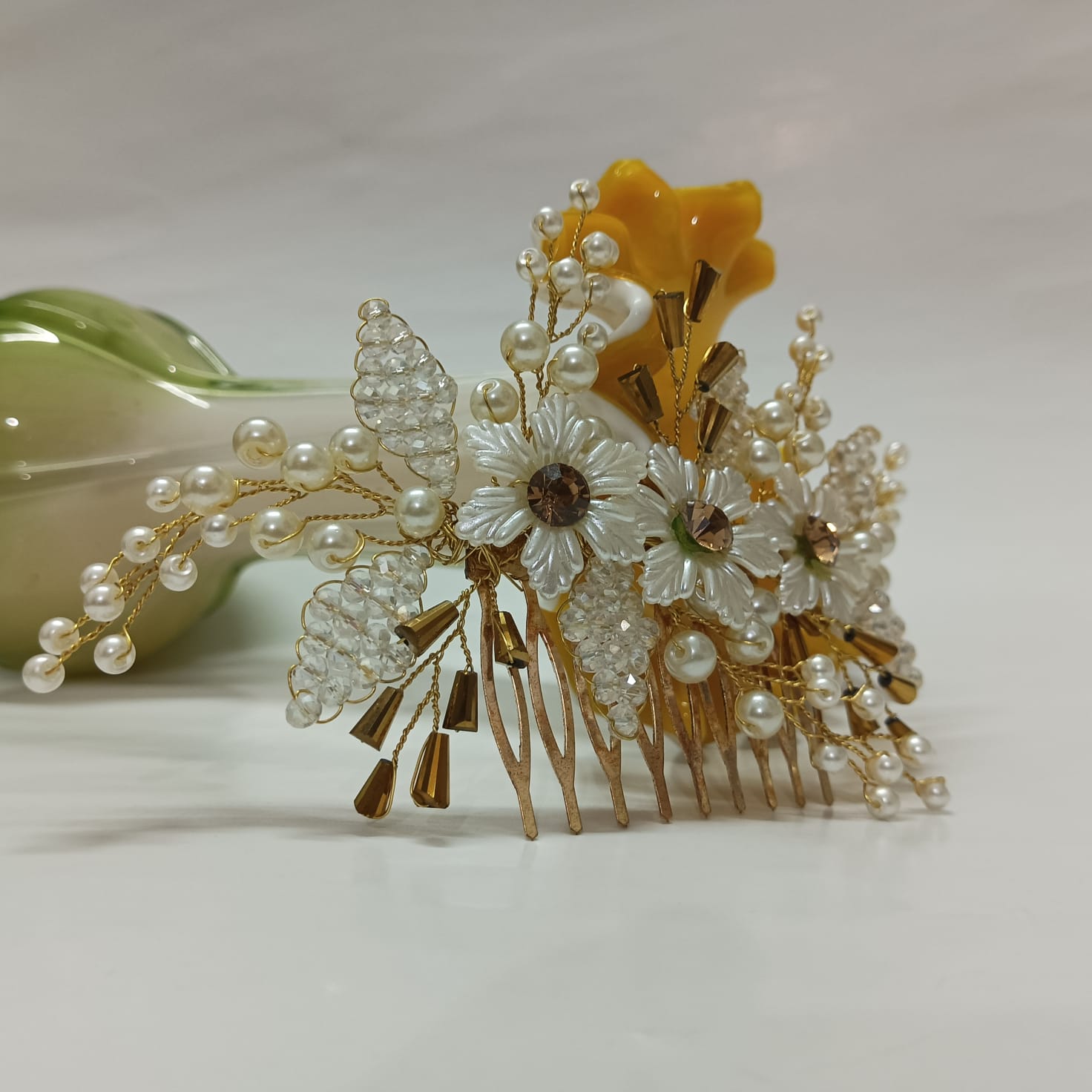 White & Gold Hair Comb - Image 4