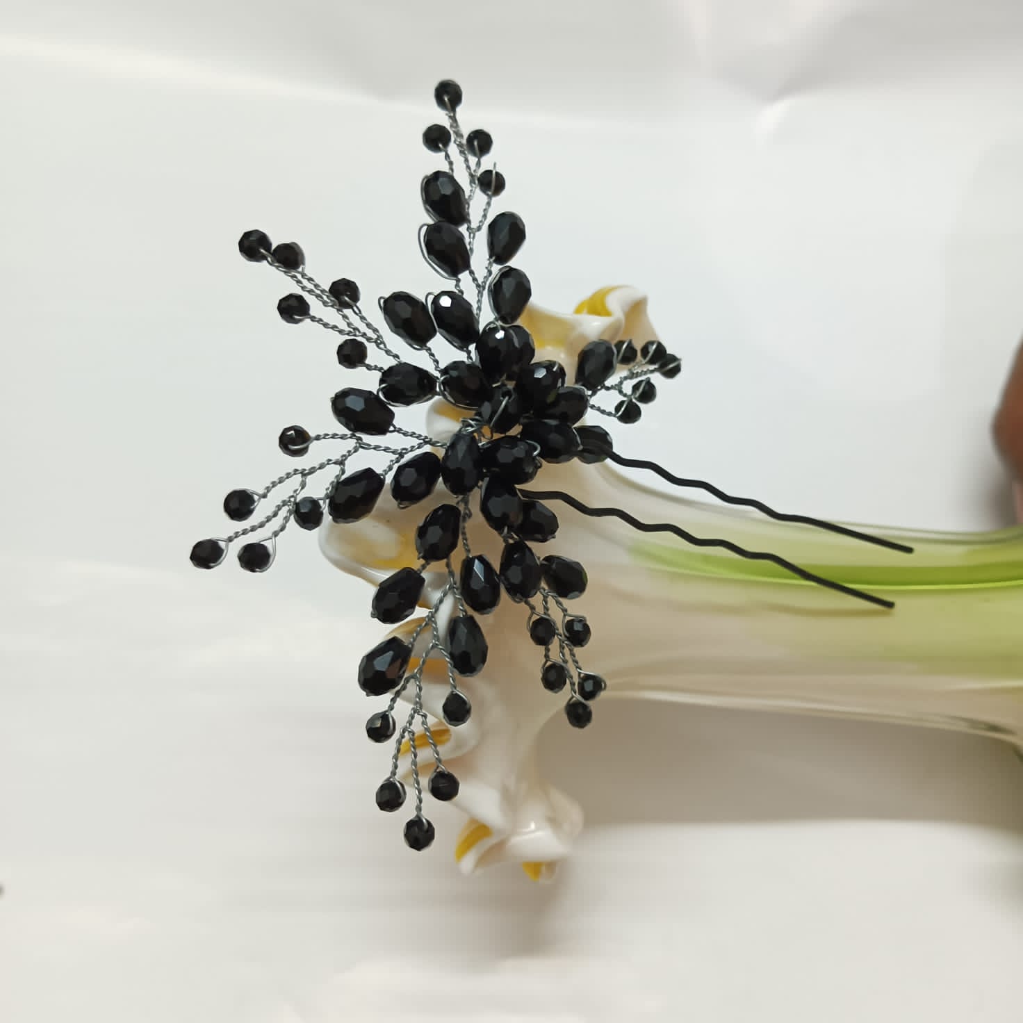 Black Jora Pin for Bride Girls and Women - Image 3