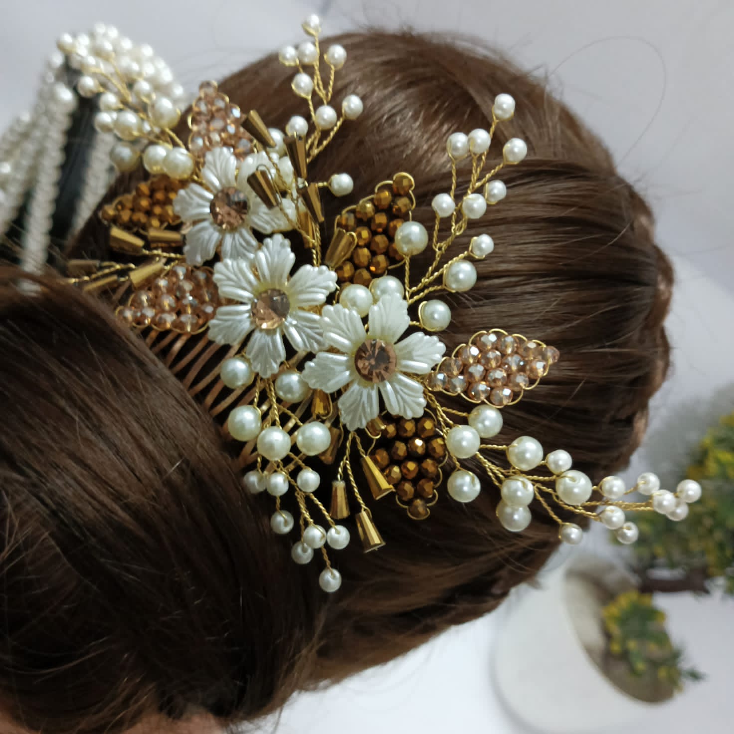 Golden Comb for Women for Party and Weddings - Image 3