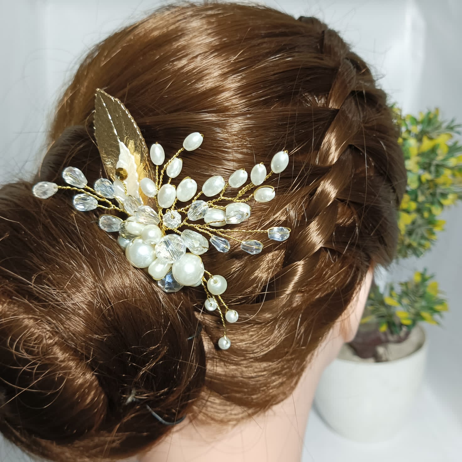 White Jora Pin with Golden Leaf - Image 3