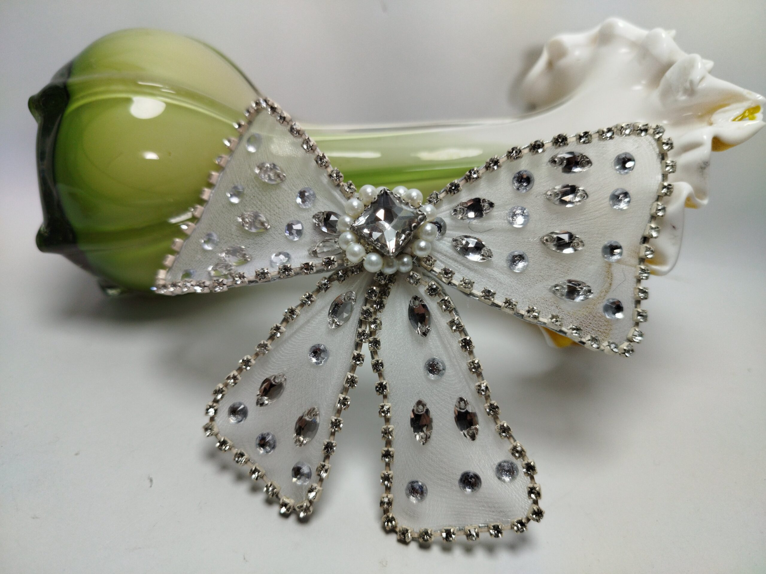 White Bow Hair Pin