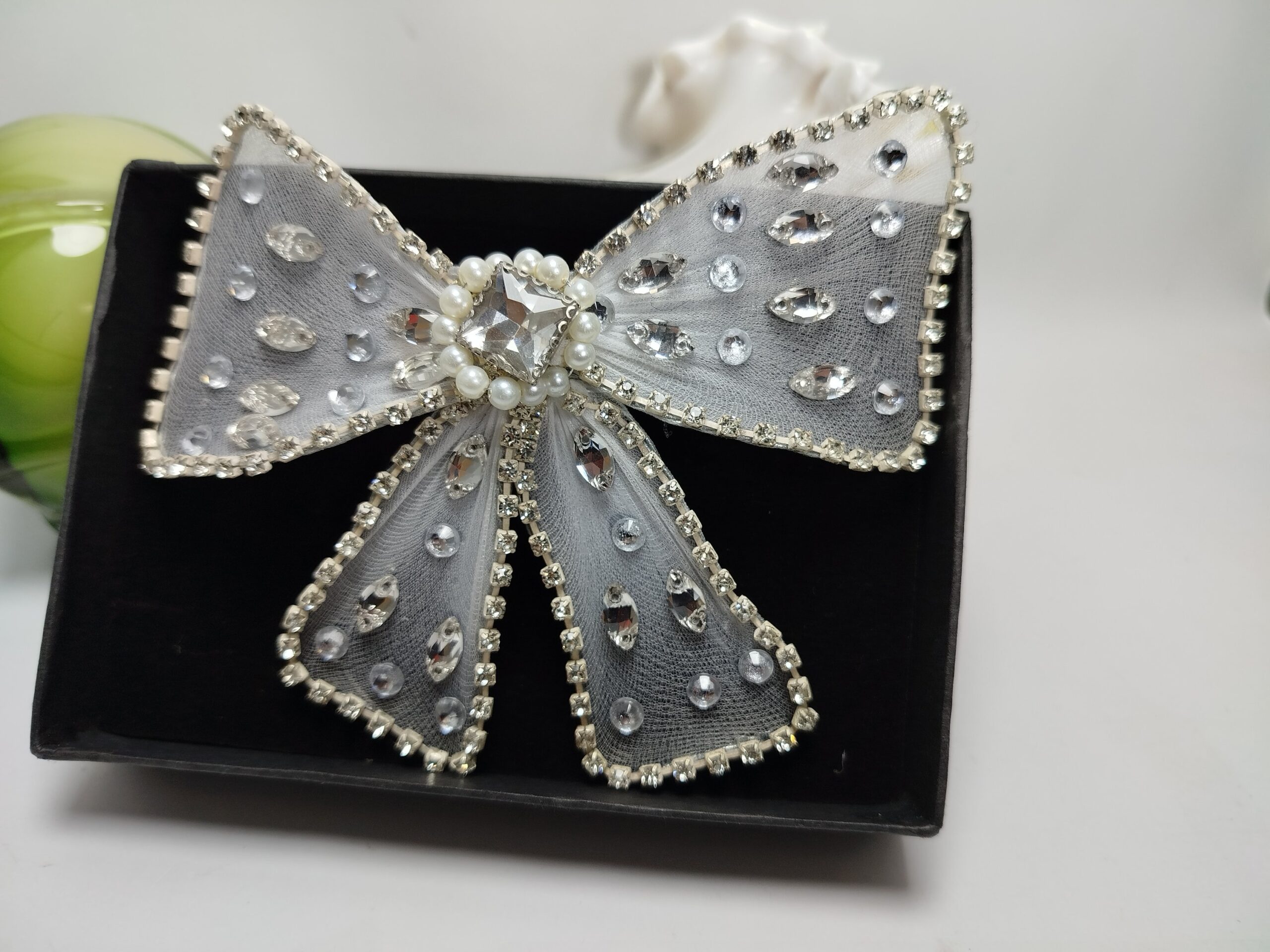 White Bow Hair Pin - Image 3