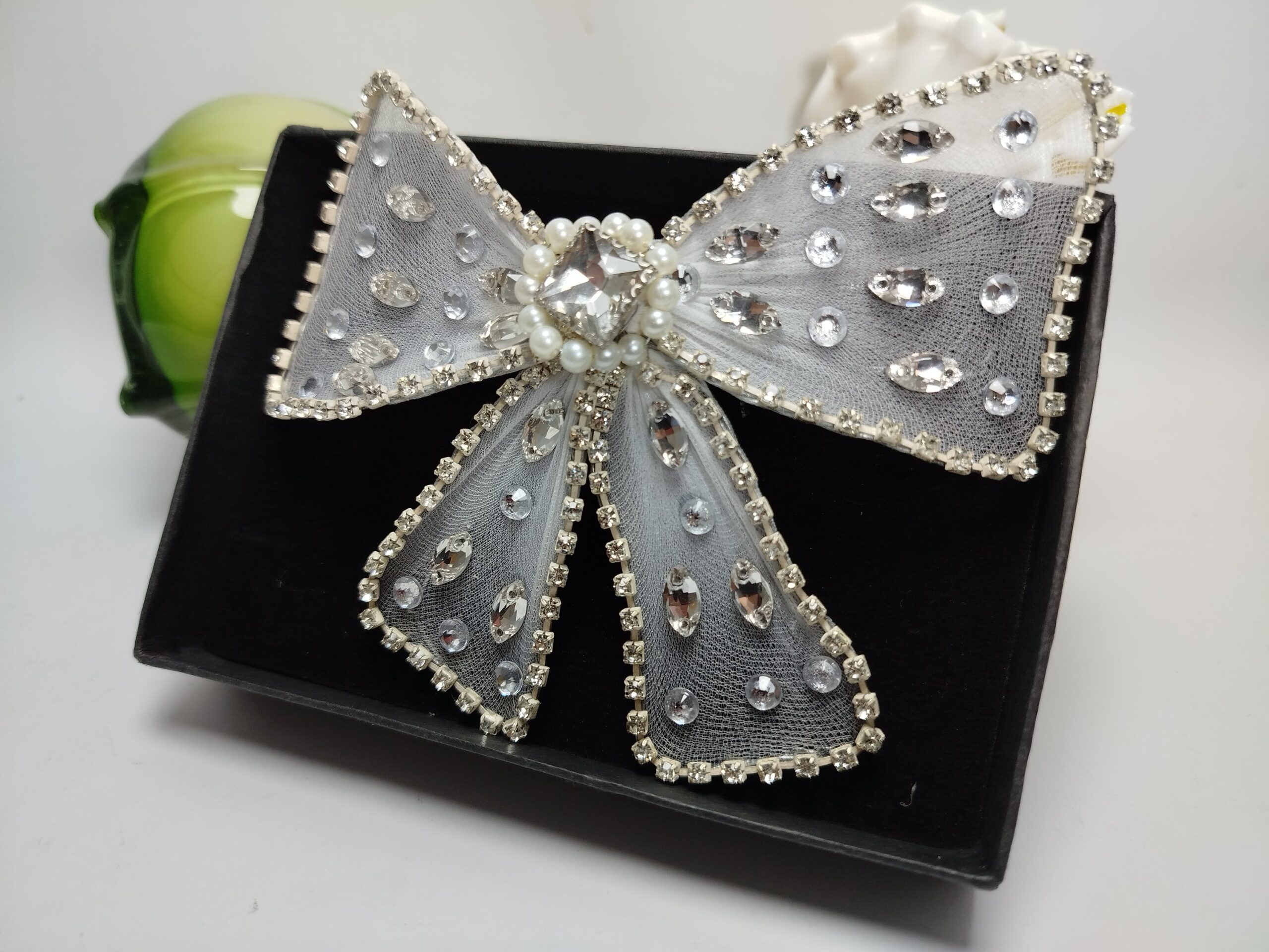 White Bow Hair Pin - Image 2